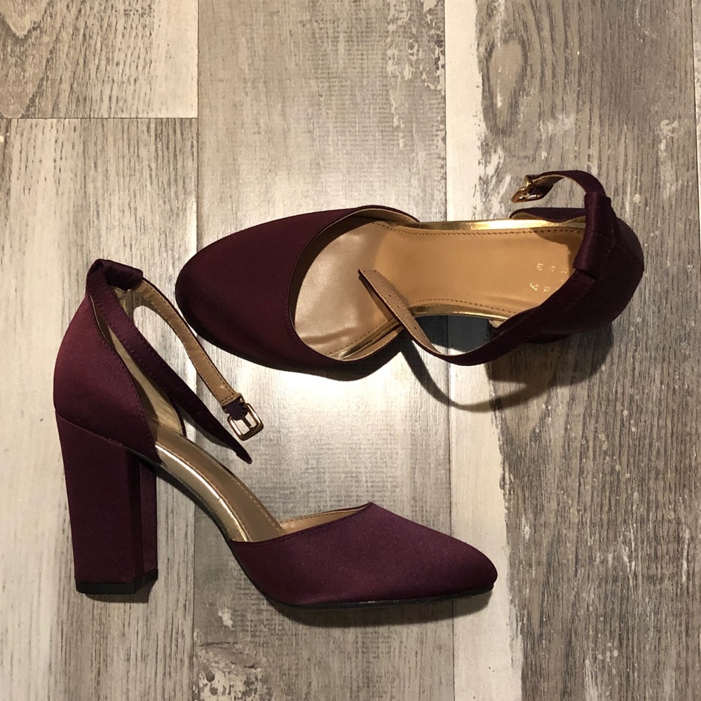 ✨ A New Day wine colored pumps ✨